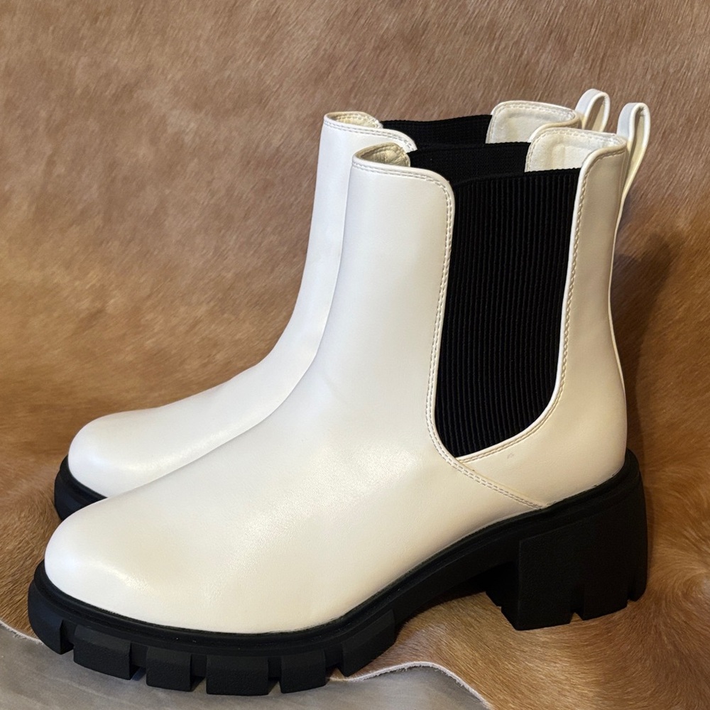 Black & white chunky Boots woman’s size 8.5 festival biker
